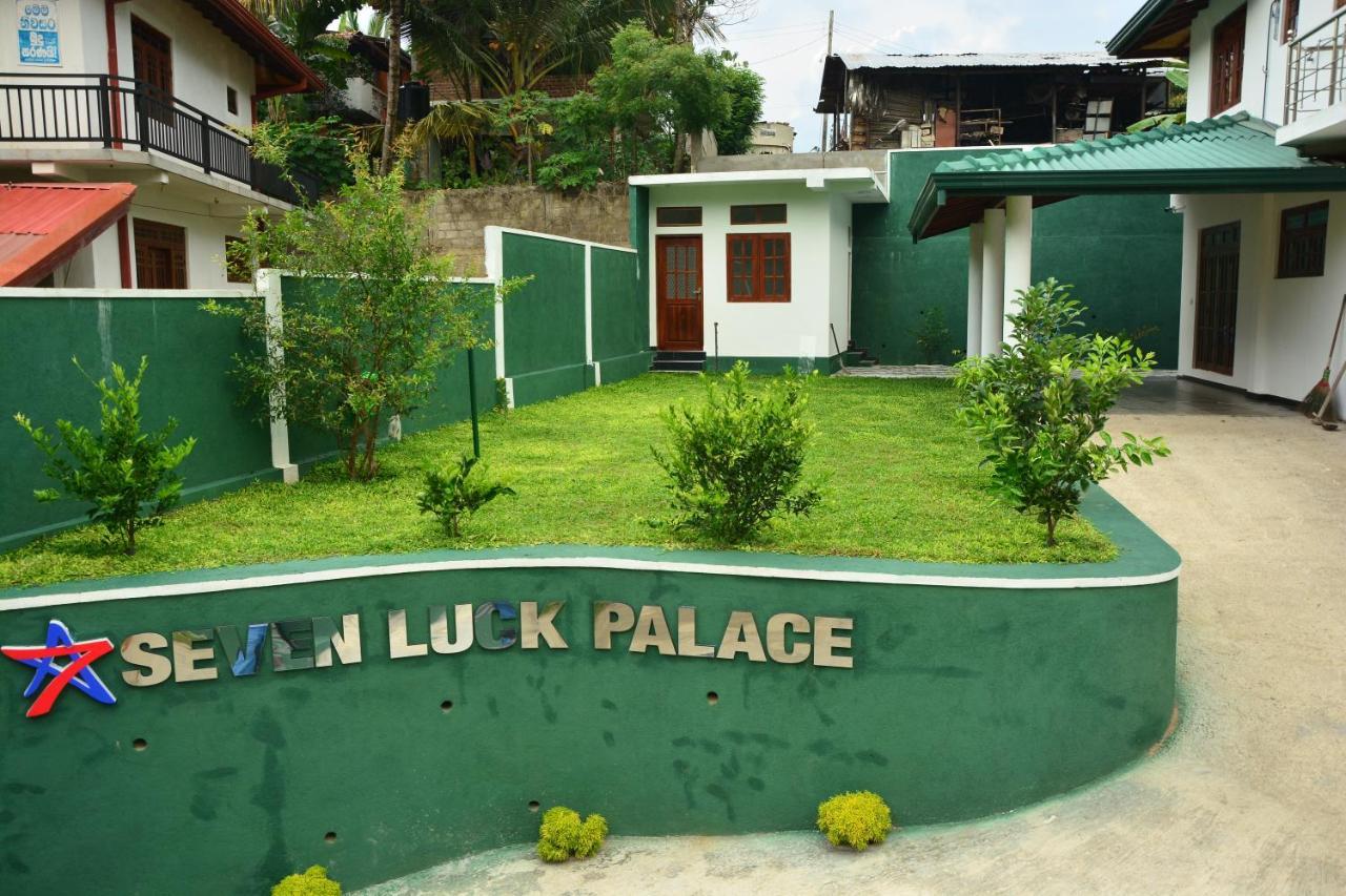 Seven Luck Palace 캔디 외부 사진